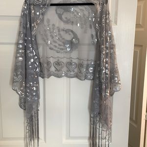 NWOT Beautiful Gray Shawl